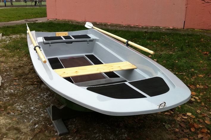 Лодка стеклопластиковая Шарк 330 new